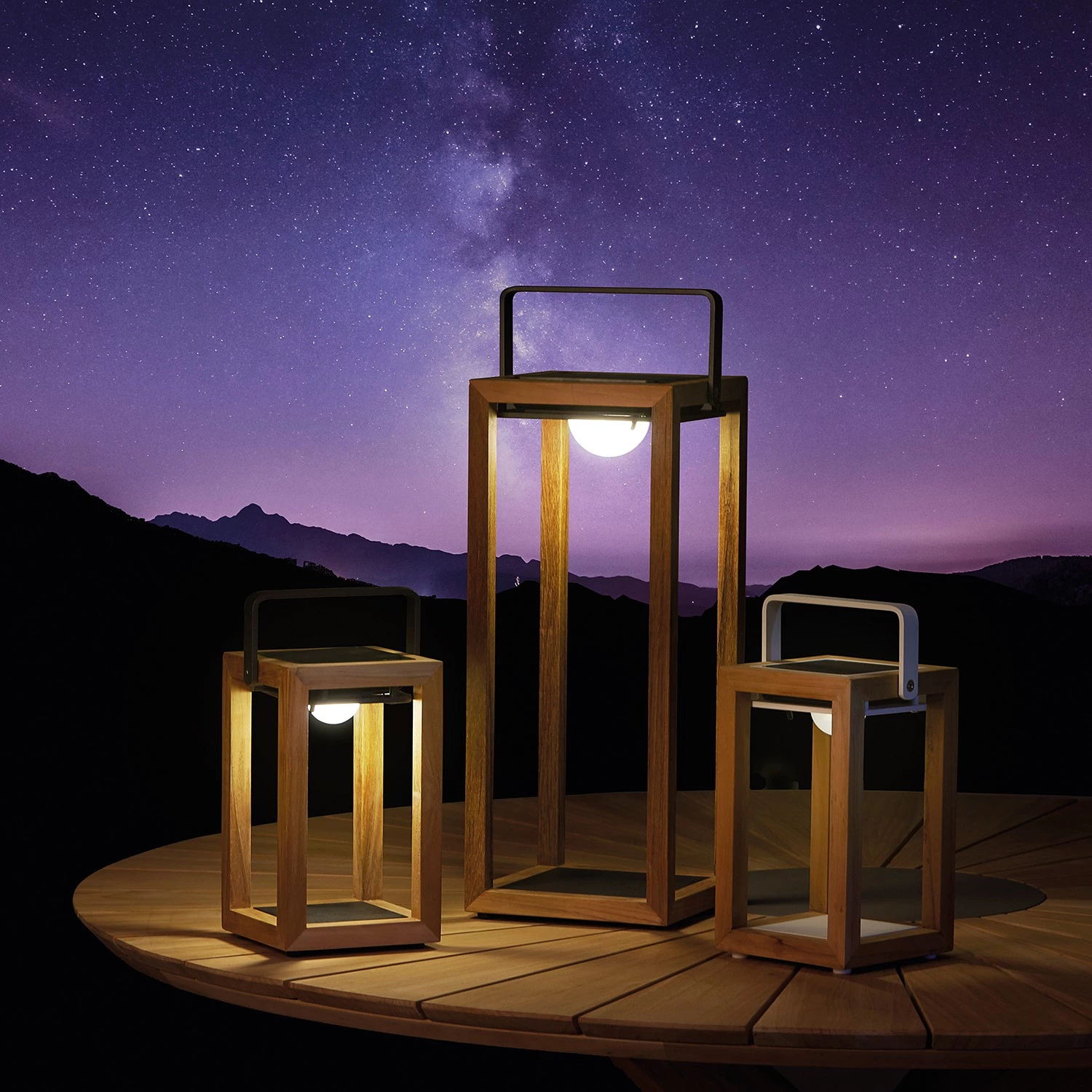 Best Freizeitmöbel Lanterne solaire Cloyd VII - Teck massif - Teck / Anthracite 2 Best Freizeitmöbel Lanterne solaire Cloyd VII - Teck massif - Teck / Anthracite – Image 2