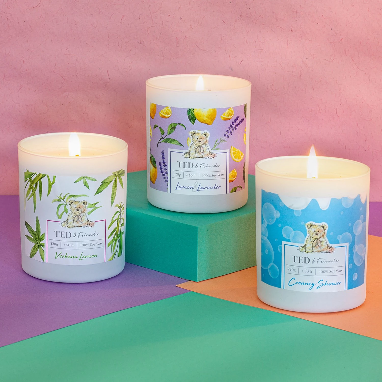 Ted & Friends Bougie parfumée Creamy Shower - Mélange de cire de soja - Bleu 2 Ted & Friends Bougie parfumée Creamy Shower - Mélange de cire de soja - Bleu – Image 2