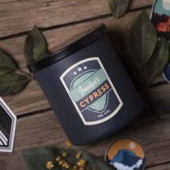 Colonial Candle Bougie parfumée Juniper Cypress - Mélange de cire de soja - Noir - 425 g 5 Colonial Candle Bougie parfumée Juniper Cypress - Mélange de cire de soja - Noir - 425 g -Pas Cher Décoration Magasin 1000271631 210625 16481400217 MOOD DETAILS P000000001000271631 mood