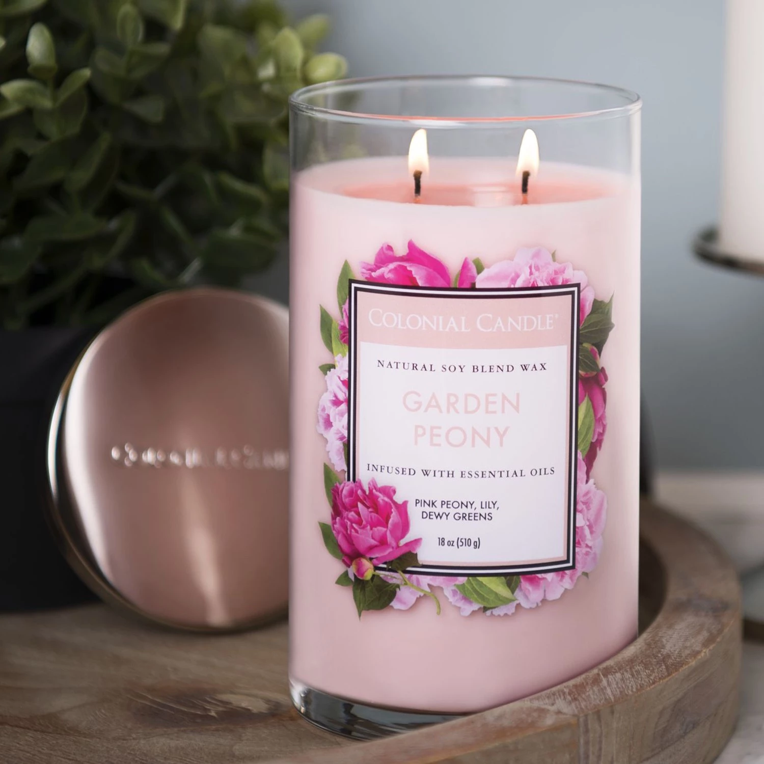 Colonial Candle Bougie parfumée Garden Peony - Mélange de cire de soja - Rose - 538 g 4 Colonial Candle Bougie parfumée Garden Peony - Mélange de cire de soja - Rose - 538 g – Image 4