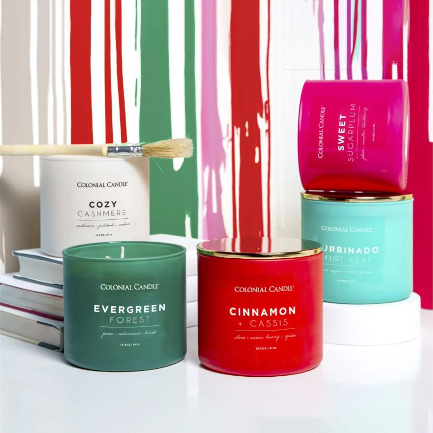 Colonial Candle Bougie parfumée Sweet Sugarplum - Mélange de cire de soja - Rouge - 411 g 2 Colonial Candle Bougie parfumée Sweet Sugarplum - Mélange de cire de soja - Rouge - 411 g – Image 2