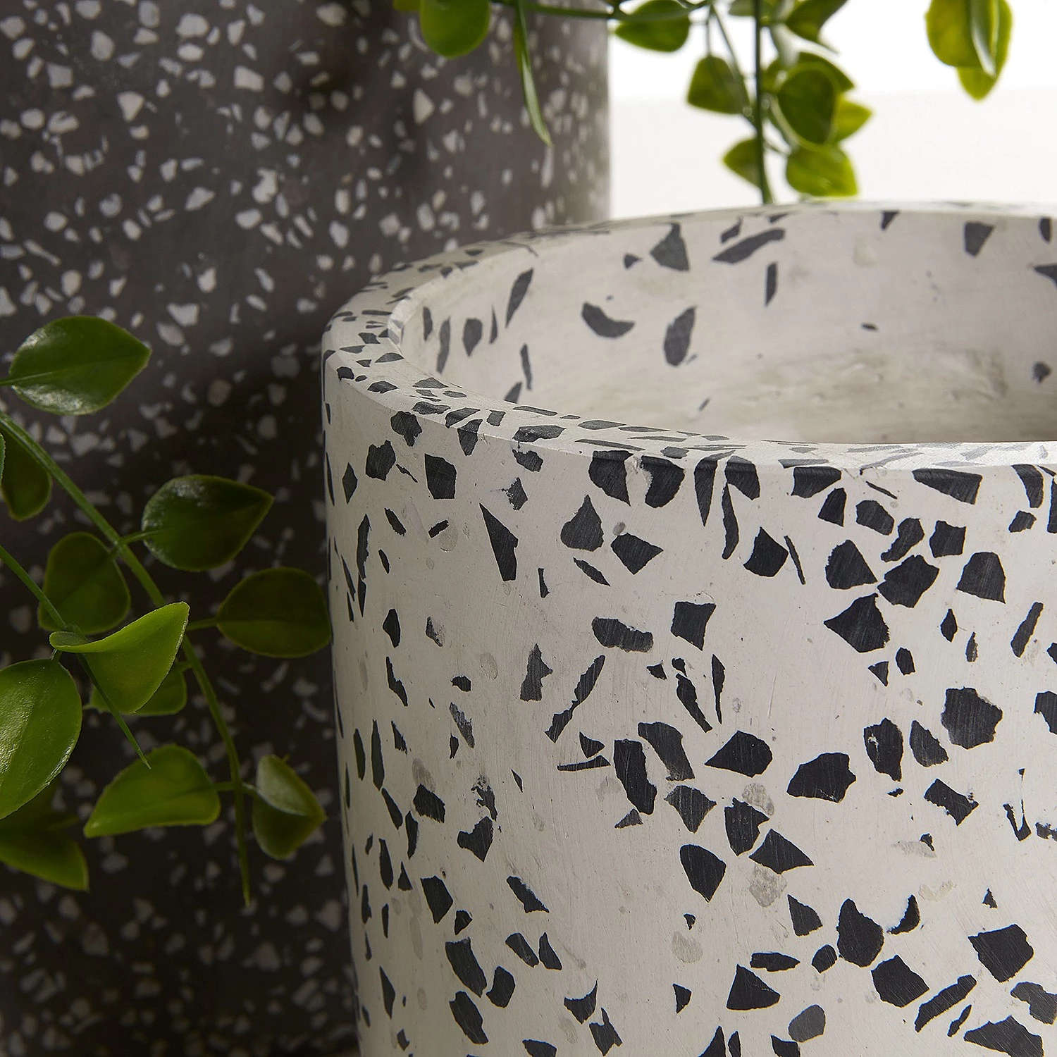 Twentyfour Bacs à fleurs Laure I (2 éléments) - Terrazzo - Blanc / Noir 4 Twentyfour Bacs à fleurs Laure I (2 éléments) - Terrazzo - Blanc / Noir – Image 4