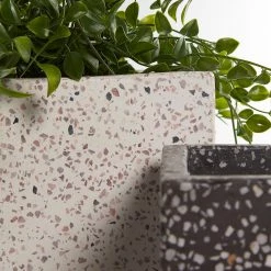 Twentyfour Bacs à fleurs Laure II (2 éléments) - Terrazzo - Beige / Noir 7 Twentyfour Bacs à fleurs Laure II (2 éléments) - Terrazzo - Beige / Noir -Pas Cher Décoration Magasin 1000276151 210625 13512200069 DETAILS P000000001000276151