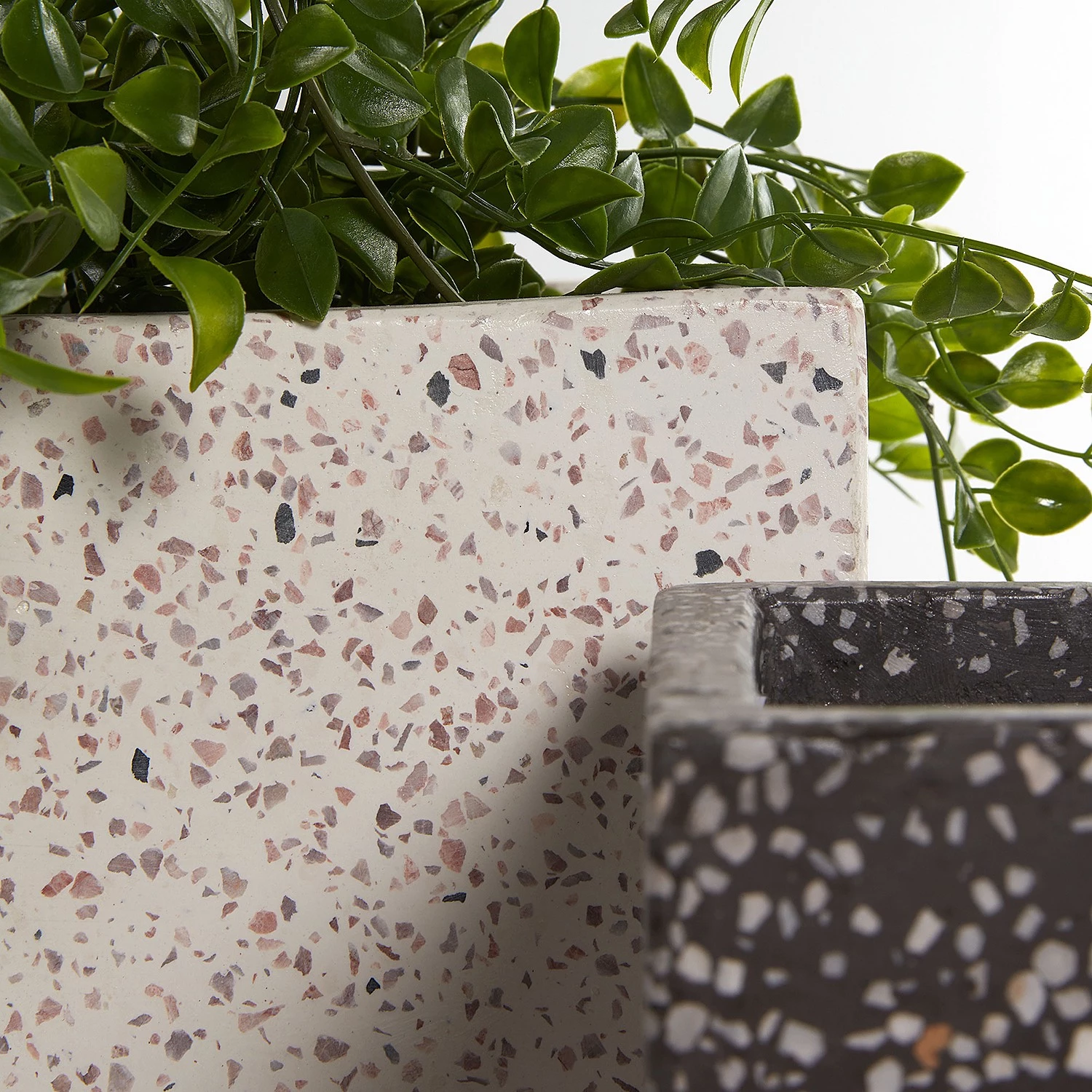 Twentyfour Bacs à fleurs Laure II (2 éléments) - Terrazzo - Beige / Noir 4 Twentyfour Bacs à fleurs Laure II (2 éléments) - Terrazzo - Beige / Noir – Image 4