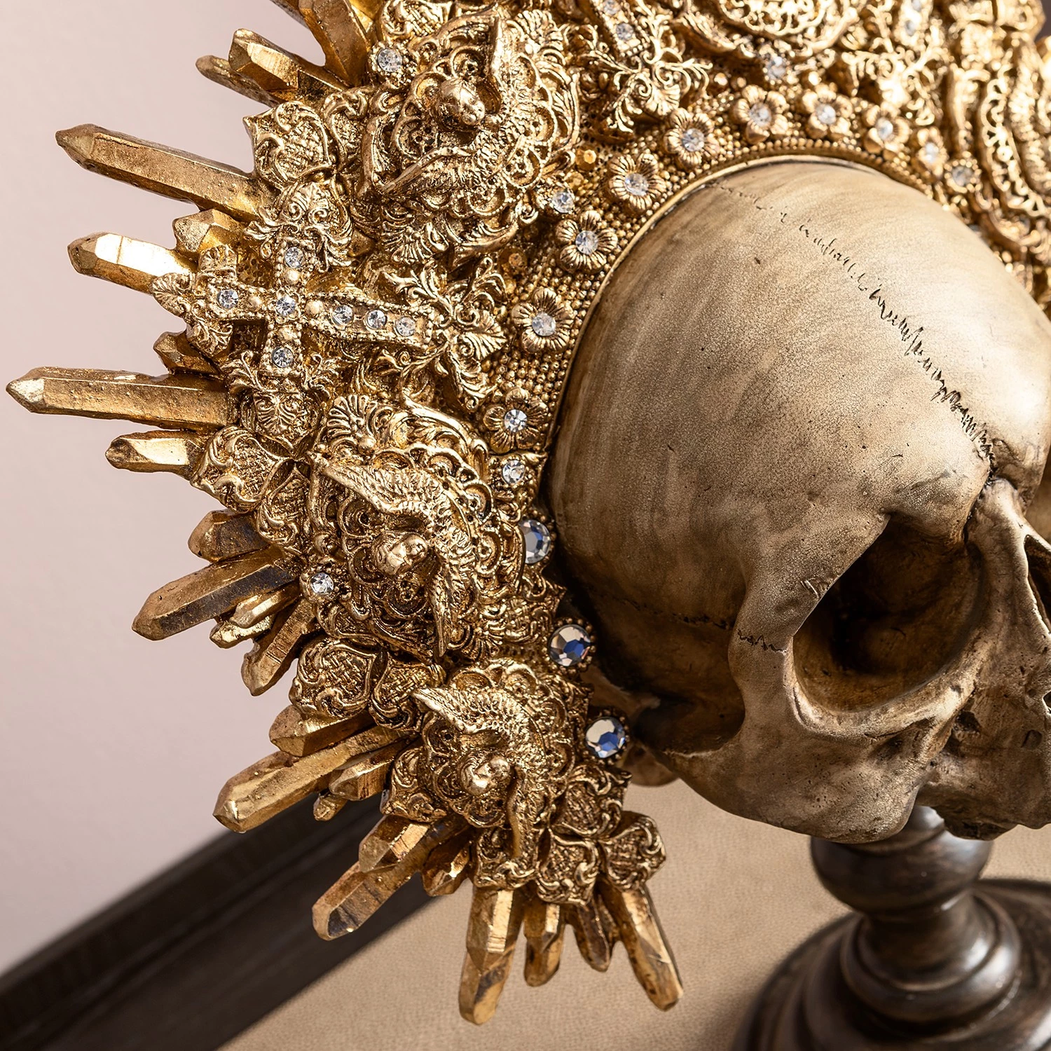 Kare Design Objet déco King Skull - Doré - Pierre 6 Kare Design Objet déco King Skull - Doré - Pierre – Image 6
