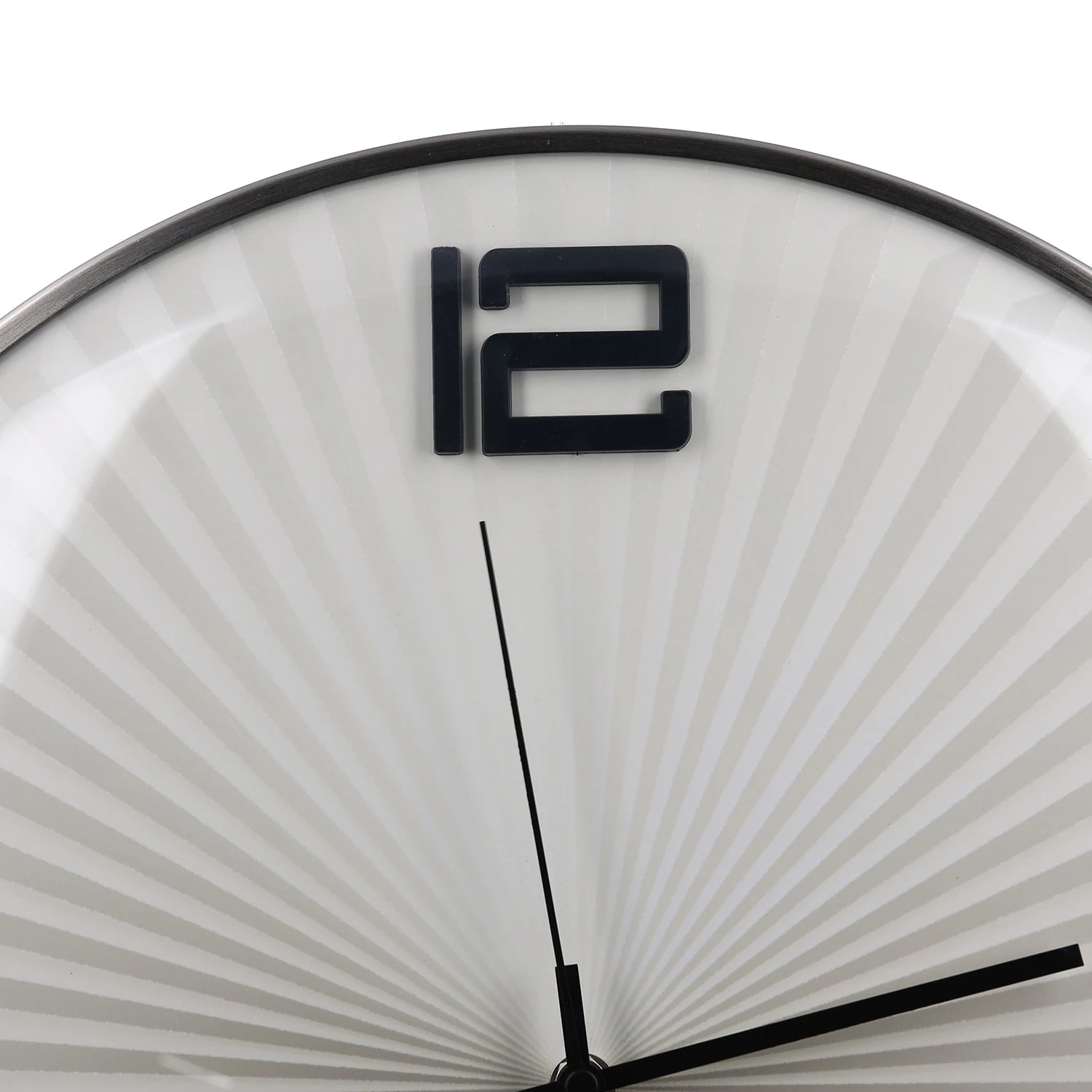 GILDE Horloge murale Ribbed - Mécanique - Argenté / Noir 2 GILDE Horloge murale Ribbed - Mécanique - Argenté / Noir – Image 2