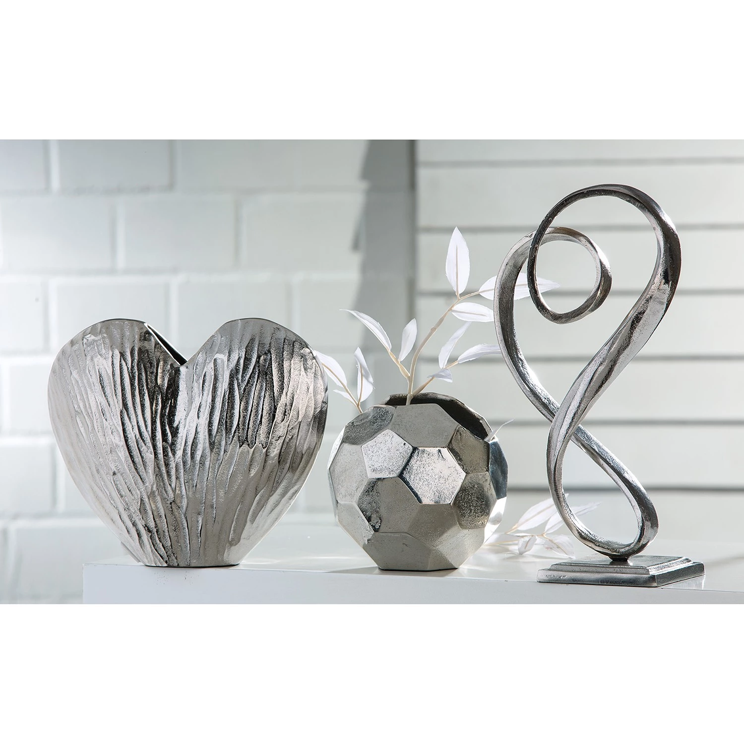 GILDE Statuette Curved Heart - Aluminium - Argenté - 16 x 33 x 10 cm 2 GILDE Statuette Curved Heart - Aluminium - Argenté - 16 x 33 x 10 cm – Image 2