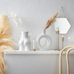 Butlers Vase LOOP IV - Céramique - Blanc -Pas Cher Décoration Magasin 1000337872 220225 021 MOOD DETAILS P000000001000337872 mood