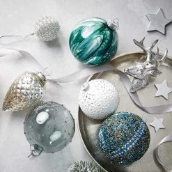 Butlers Assiette décorative BANQUET III - Aluminium - Argenté - Diamètre : 34 cm -Pas Cher Décoration Magasin 1000339425 220307 022 MOOD DETAILS P000000001000339425 mood