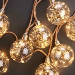 Butlers Guirlande lumineuse BULB LIGHTS III - Verre / Jute - 64 ampoules 8 Butlers Guirlande lumineuse BULB LIGHTS III - Verre / Jute - 64 ampoules -Pas Cher Décoration Magasin 1000360432 220630 021 MOOD DETAILS P000000001000360432 mood