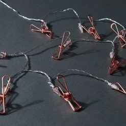 Butlers Guirlande lumineuse CLIP COUTURE - Polyester PVC - 10 ampoules -Pas Cher Décoration Magasin 1000360438 220630 022 MOOD DETAILS P000000001000360438 mood