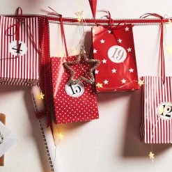 Butlers Guirlande lumineuse STAR LIGHTS III - Polyester PVC / Cuivre - 20 ampoules 14 Butlers Guirlande lumineuse STAR LIGHTS III - Polyester PVC / Cuivre - 20 ampoules -Pas Cher Décoration Magasin 1000360452 220630 024 MOOD DETAILS P000000001000360452 mood