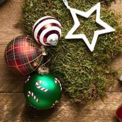 Butlers Boule de Noël HANG ON Sucre d’orge - Verre transparent - Vert -Pas Cher Décoration Magasin 1000365379 220728 021 MOOD DETAILS P000000001000365379 mood