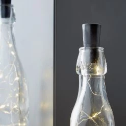 Butlers Éclairage de bouteille LED BOTTLE LIGHT - Polyester - Transparent -Pas Cher Décoration Magasin 1000365673 220728 021 MOOD DETAILS P000000001000365673 mood